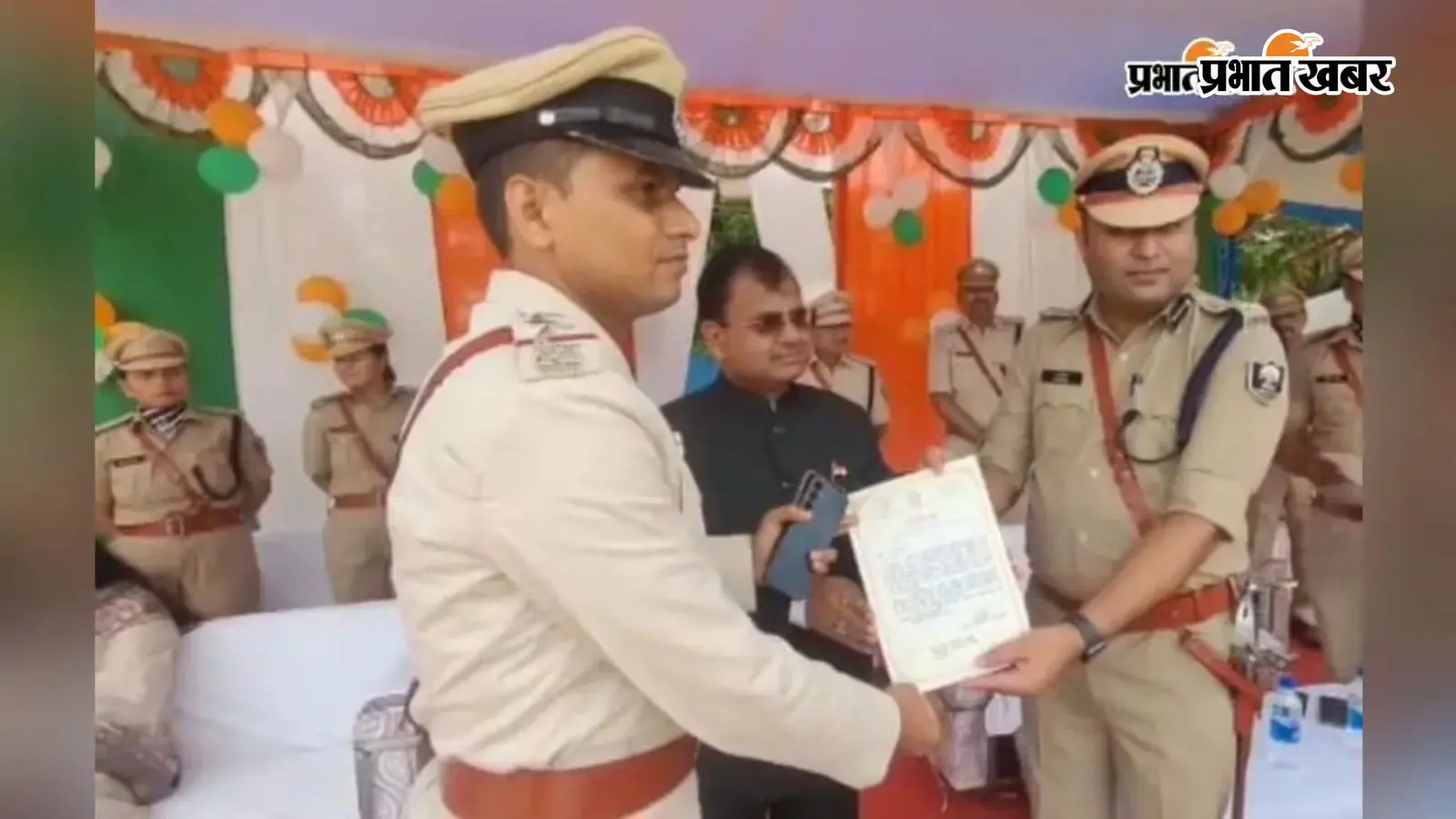 बेगूसराय में उत्कृष्ट कार्य के लिए फुलवड़िया थानाध्यक्ष समेत तीन पुलिस पदाधिकारी सम्मानित