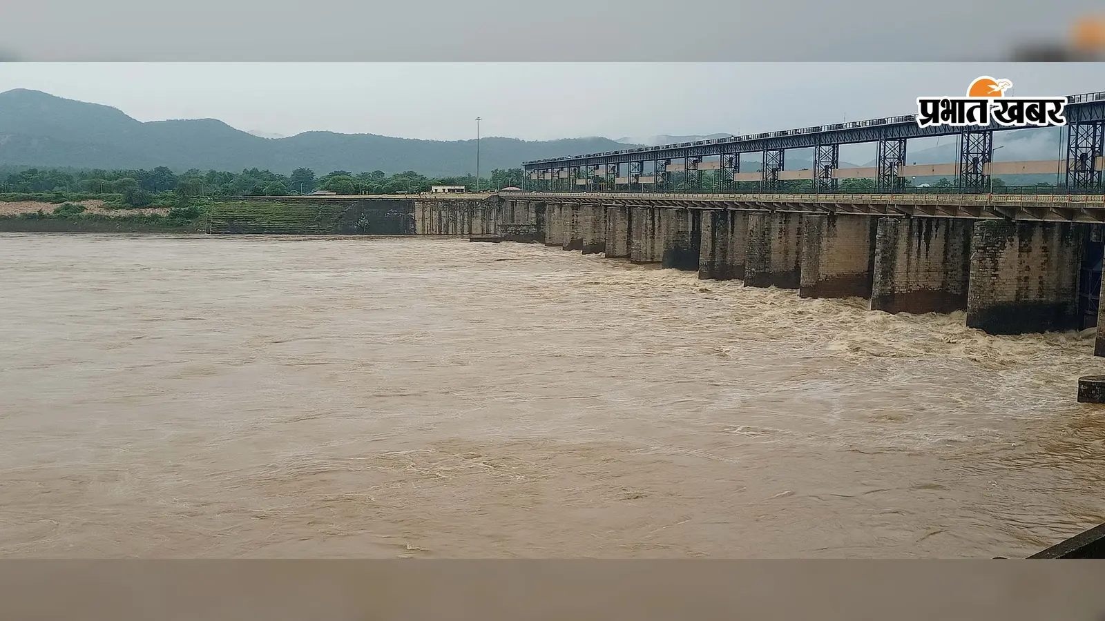 सुवर्णरेखा उफान पर, गालूडीह बराज डैम के खुले छह गेट