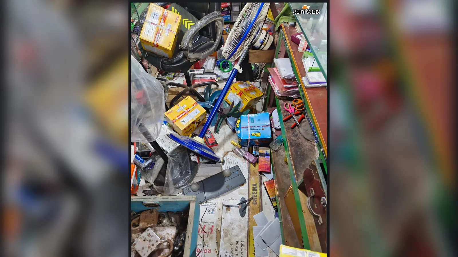 टेढ़ागाछ थाने से 100 मीटर दूर मोबाइल दुकान में चोरी, 20 फोन और 60 हजार नकद ले गए चोर
