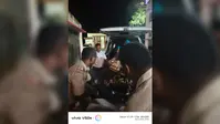 सड़क पर घायल पड़ा था युवक, तभी पहुंची पुलिस और कर दिया ये काम