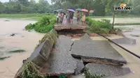 Odisha Flood : घर डूबा.. टूटी सड़कें, नाव के सहारे लोग; तस्वीरों में देखिए बाढ़ का कहर