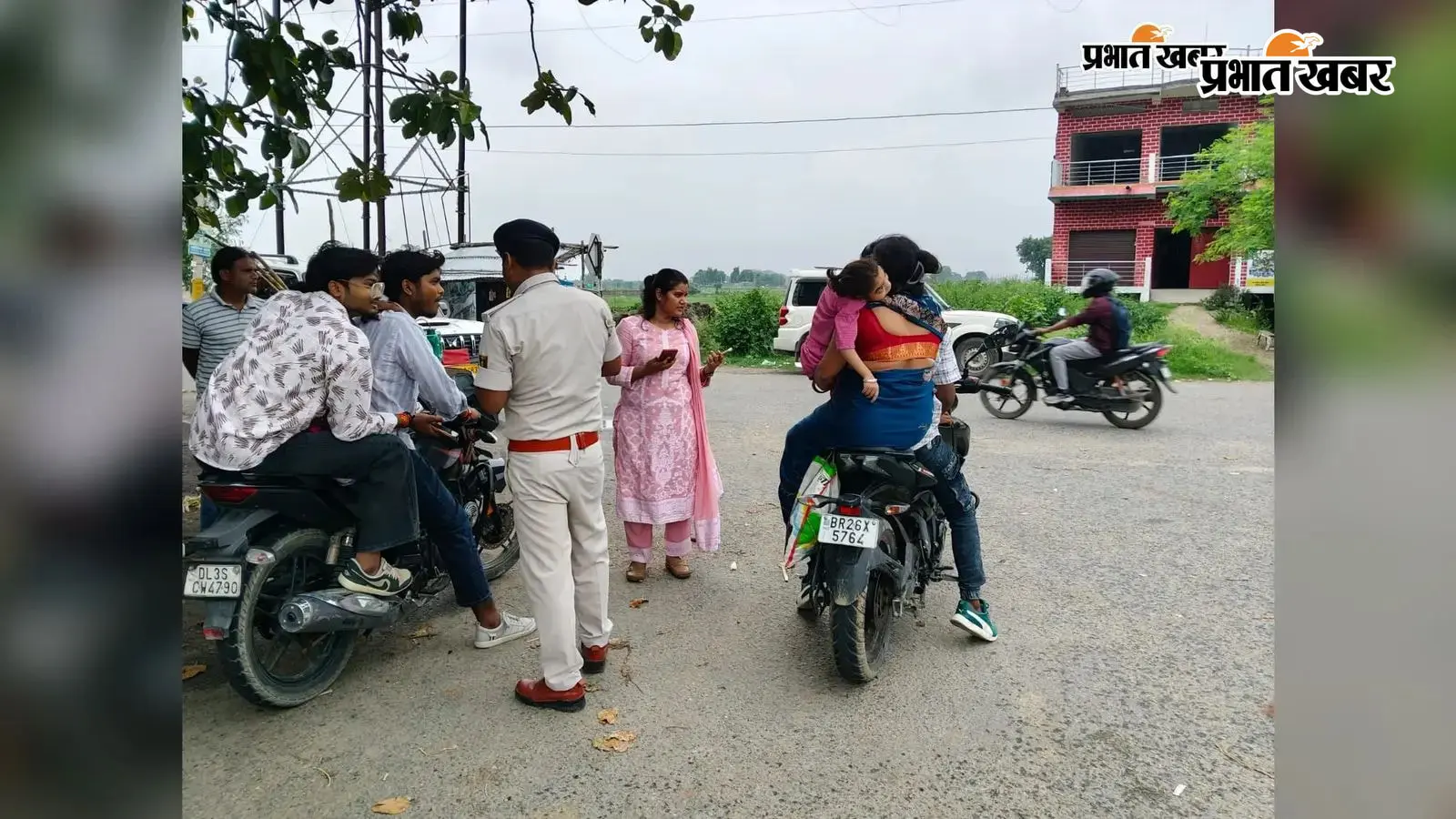 औरंगाबाद के चतरा मोड़ पर विशेष वाहन जांच अभियान, 68 वाहनों से 2.26 लाख रुपये से अधिक का जुर्माना