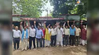 निबंधन प्रक्रिया डिजिटल होने से आक्रोश: रघुनाथपुर में दस्तावेज नवीसों का प्रदर्शन, बिना रजिस्ट्री लौटे लोग
