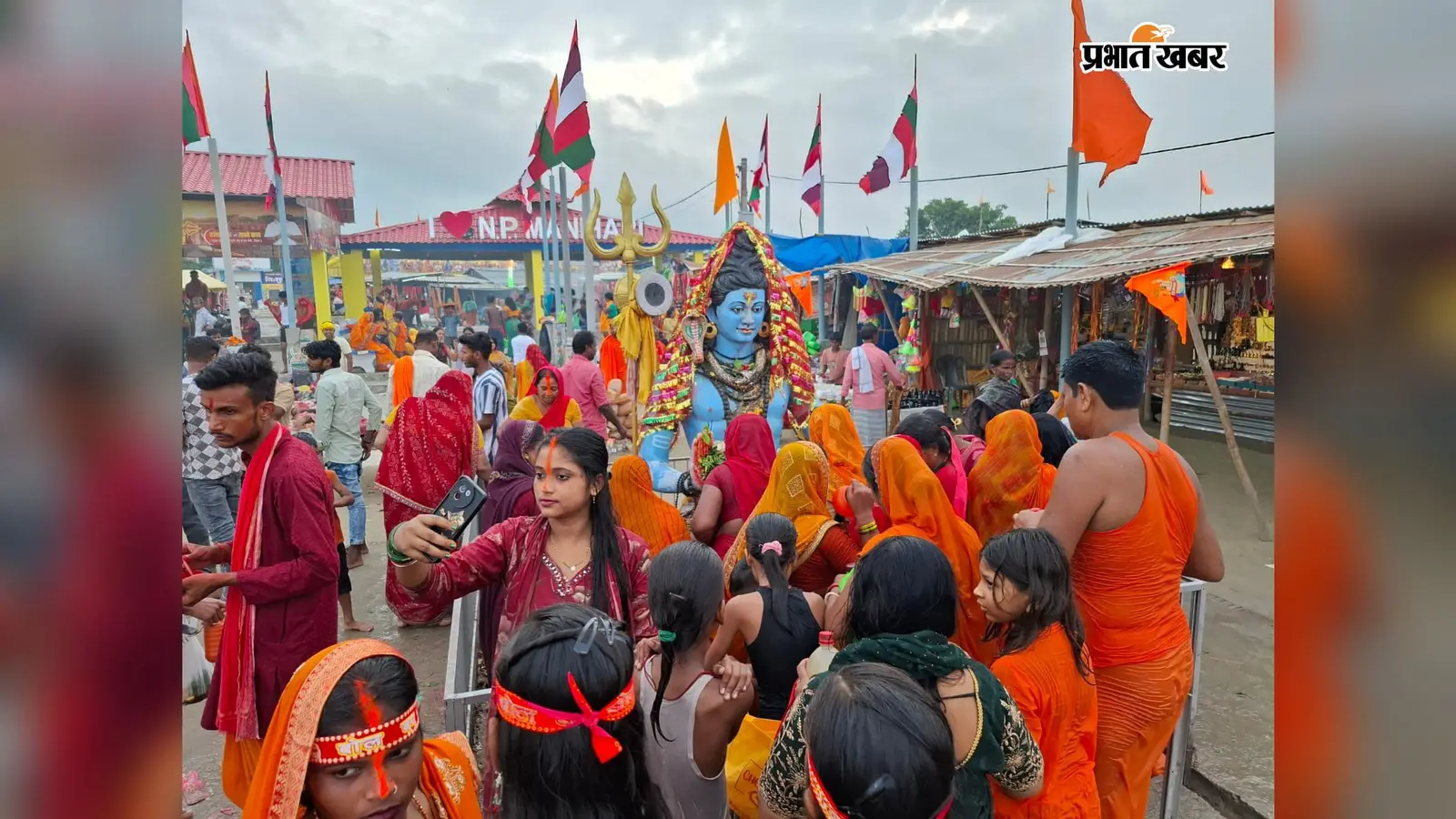 तीसरी सोमवारी पर मनिहारी गंगा घाट पर उमड़ा श्रद्धालुओं का सैलाब, सुरक्षा के रहे पुख्ता इंतजाम