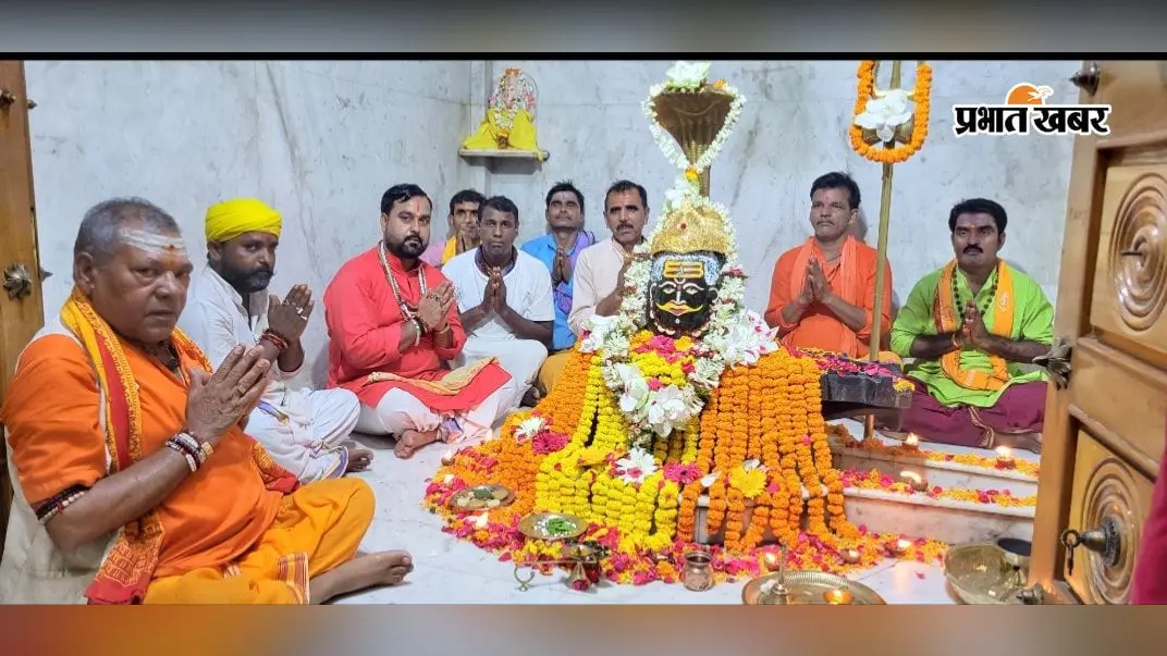 रामराज मंदिर में बाबा भोलेनाथ का भव्य शृंगार