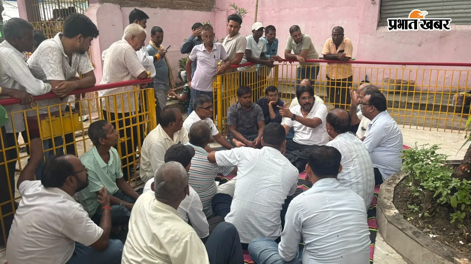 पटना: मसौढ़ी में पेपरलेस रजिस्ट्री के विरोध में कातिबों की अनिश्चितकालीन हड़ताल, रजिस्ट्री का काम ठप