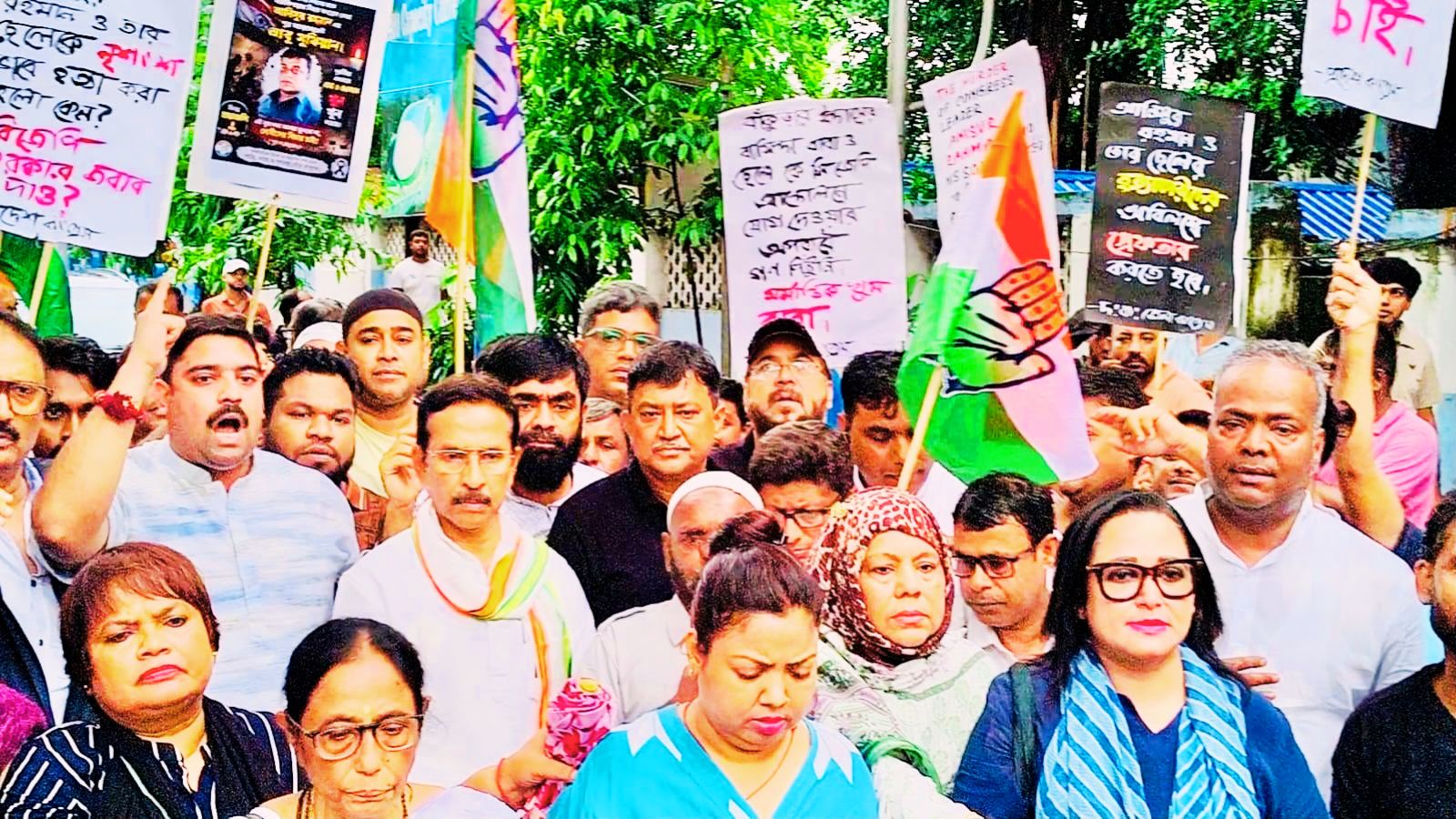 कोलकाता की सड़कों पर प्रदर्शन करते कांग्रेस नेता. फोटो : प्रभात खबर
