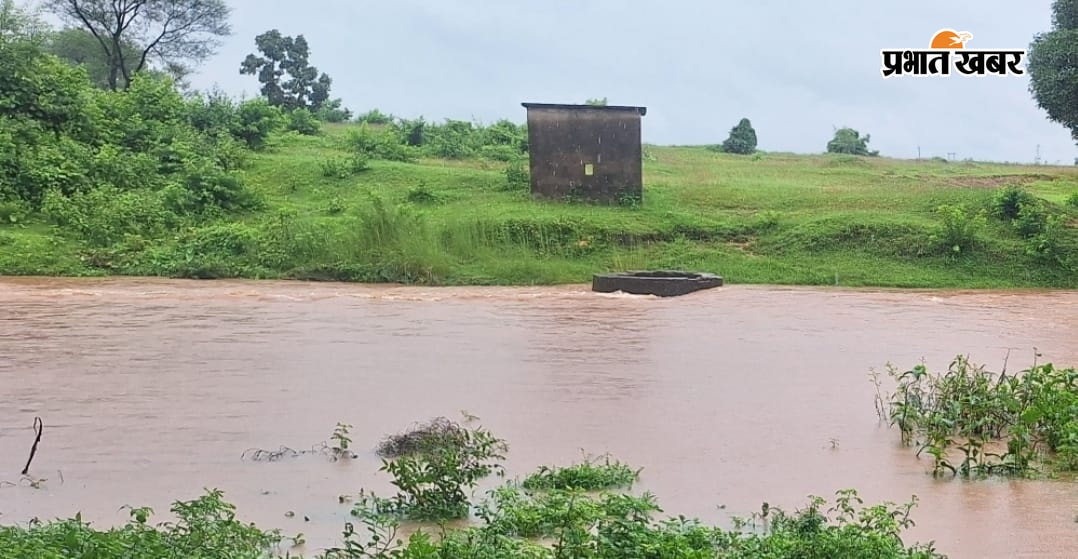 लगातार बारिश से सड़के हुई जलमग्न, संजय नदी का जलस्तर बढ़ा, बारिश का नजारा | Prabhat Khabar Network