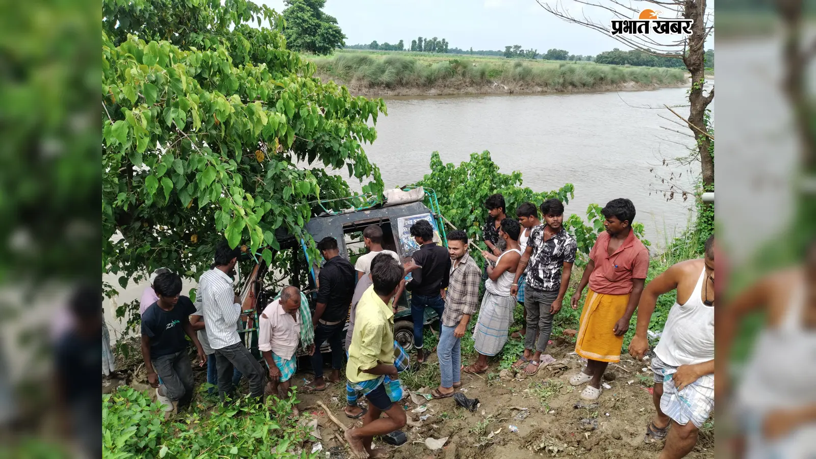 मोतिहारी: नदी में पलटा यात्रियों से भरा टेंपो, चालक गंभीर, गांव वालों ने पहुंचाया अस्पताल