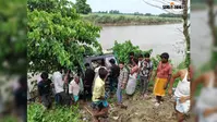 मोतिहारी: नदी में पलटा यात्रियों से भरा टेंपो, चालक गंभीर, गांव वालों ने पहुंचाया अस्पताल