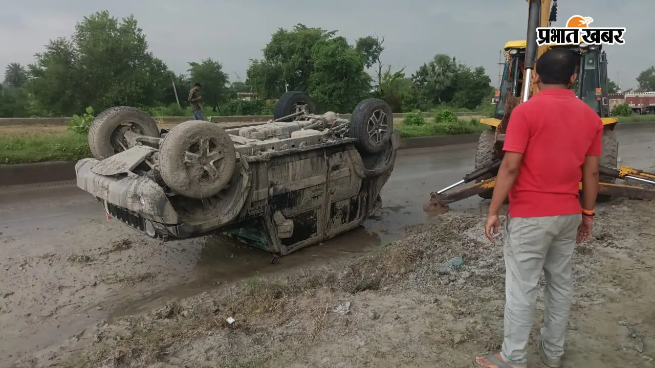 औरंगाबाद: एनएच-19 पर जलजमाव में अनियंत्रित होकर पलटी थार, बाल-बाल बचे दो युवक