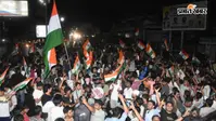 Photos: JSSC CGL रद्द होते ही छात्रों में जश्न, हाथों में तिरंगा और चेहरे पर गुलाल, देखें तस्वीरें
