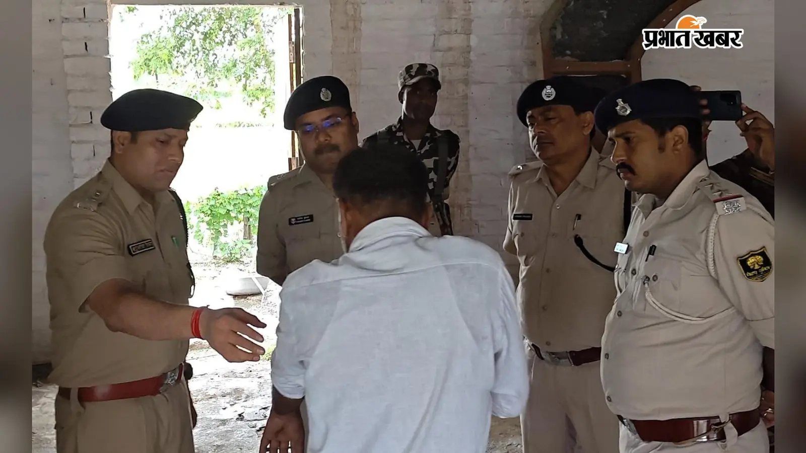 हाजीपुर : महुआ के होटल में विवाद के बाद गोलीबारी, घायल संचालक से मिले SP, 3 नामजद पर FIR