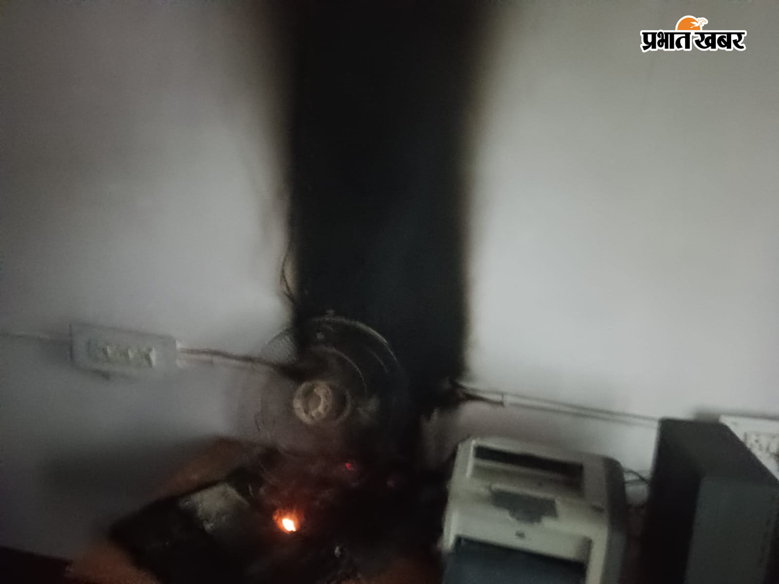 विश्वविद्यालय के अर्थशास्त्र विभाग में फटा कंप्यूटर | Prabhat Khabar Network