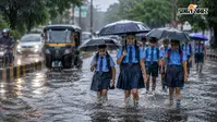 यूपी में आफत बनी बारिश: जौनपुर में 12वीं तक के सभी स्कूल बंद, DM का सख्त आदेश; जानिए आपके जिले का हाल!