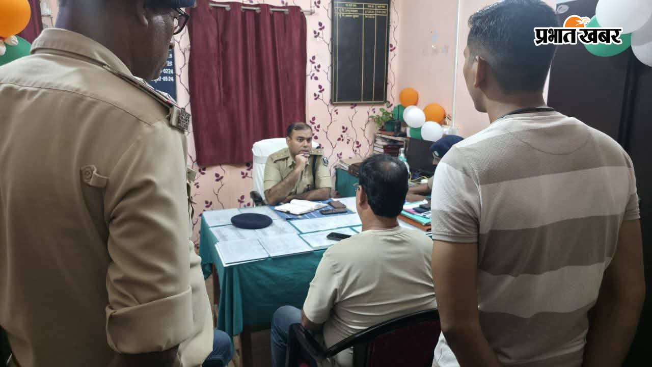 तिलकामांझी थाने का औचक निरीक्षण करते सिटी एसपी अतुलेश झा | Prabhat Khabar Network