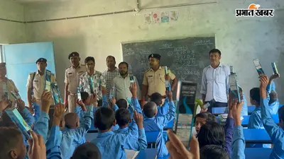 कलम थमाकर बच्चों से बोले थानाध्यक्ष- नशे से दूर रहो, भविष्य संवारो, चलाया गया जागरूकता अभियान