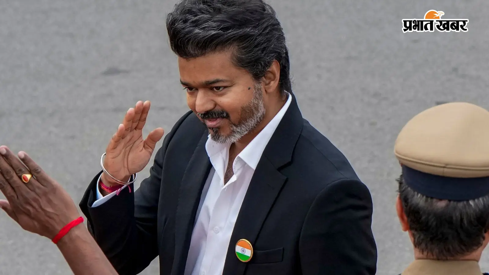 स्वतंत्रता दिवस कार्यक्रम में सीएम विजय और त्रिशा की सलामी, DMK ने कहा- शर्मनाक