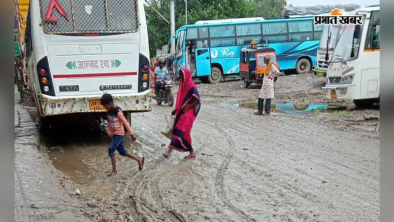 छपरा से दिल्ली तक बस सेवा शुरू, लेकिन यात्री पड़ाव बदहाल, रोज 2000 यात्रियों को झेलनी पड़ रही मुश्किल