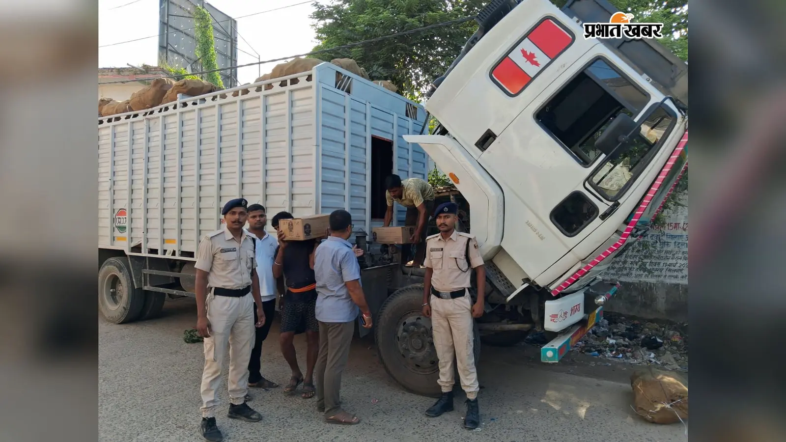 Madhubani: 196 कार्टन विदेशी शराब जब्त, 4 वाहन भी पकड़े गये, तस्करों की तलाश तेज