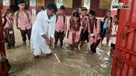 स्कूल या तालाब? UP में बारिश के कहर ने बदली तस्वीर, घुटनों तक पानी और जहरीले जीवों का खतरा, सरकारी दावों पर उठे सवाल