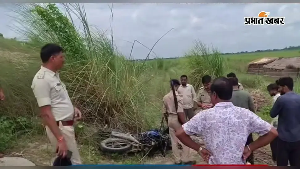 बगहा: सड़क हादसे के बाद खुला बड़ा राज, कार की डिक्की में शराब और बाइक पर लदा था प्रतिबंधित मांस