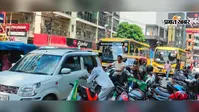कटहलबाड़ी में नेताओं के कार्यक्रम के कारण लगा भीषण जाम : एक घंटे से अधिक परेशान रहे लोग, डीएम एसपी समेत स्कूली वाहन भी फंसे