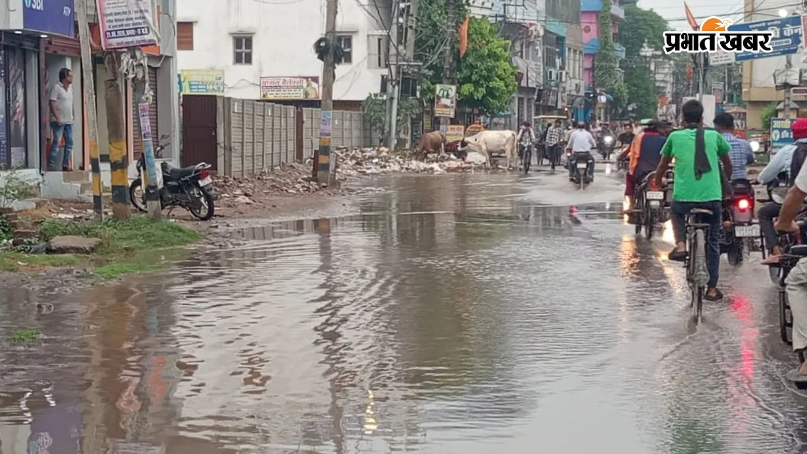 आरा में सड़क-नाला निर्माण का तालमेल बिगड़ा, जलजमाव से लोग परेशान, करोड़ों के काम पर उठे सवाल