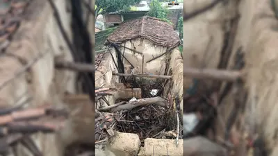 बारिश बनी आफत, मयूरहंड में मिट्टी का घर गिरा, परिवार के सामने रहने का संकट