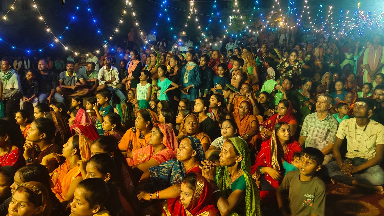 पिपलेश्वर धाम में मौजूद श्रद्धालु.