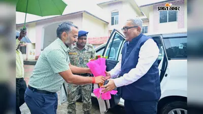 बगोदर प्रखंड कार्यालय पहुंचे प्रमंडलीय आयुक्त, योजनाओं व कामकाज का लिया जायजा