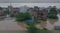 बागबेड़ा में बाढ़ का कहर, जलमग्न हुई एकमात्र पुलिया, छतों पर शरण लेने को मजबूर हुए लोग