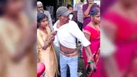 नवादा: पति को दूसरी महिला के साथ देख भड़की पत्नी, बीच सड़क पर शुरू हुई खींचतान; VIDEO वायरल