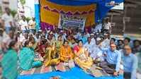 Madhubani: वित्त रहित शिक्षकों का समाहरणालय के सामने धरना, नियमित वेतनमान की मांग