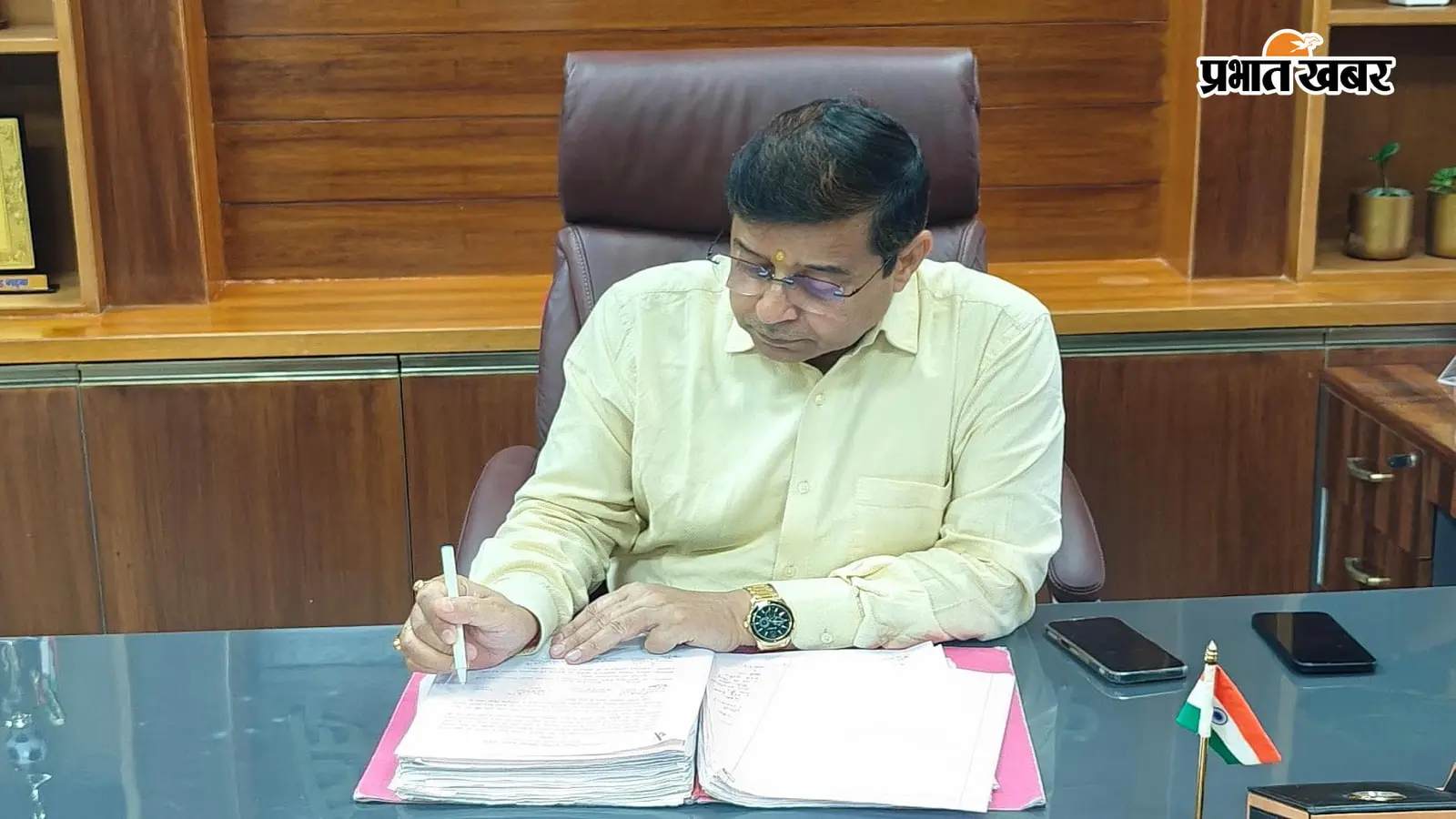 अब जमीन और प्रमाण पत्र के चक्कर से मिलेगी मुक्ति, गढ़वा DC ने तय कर दी काम पूरा करने की डेडलाइन