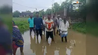 सिंदुरिया गांव में जलजमाव से हाहाकार, घरों में घुसा पानी