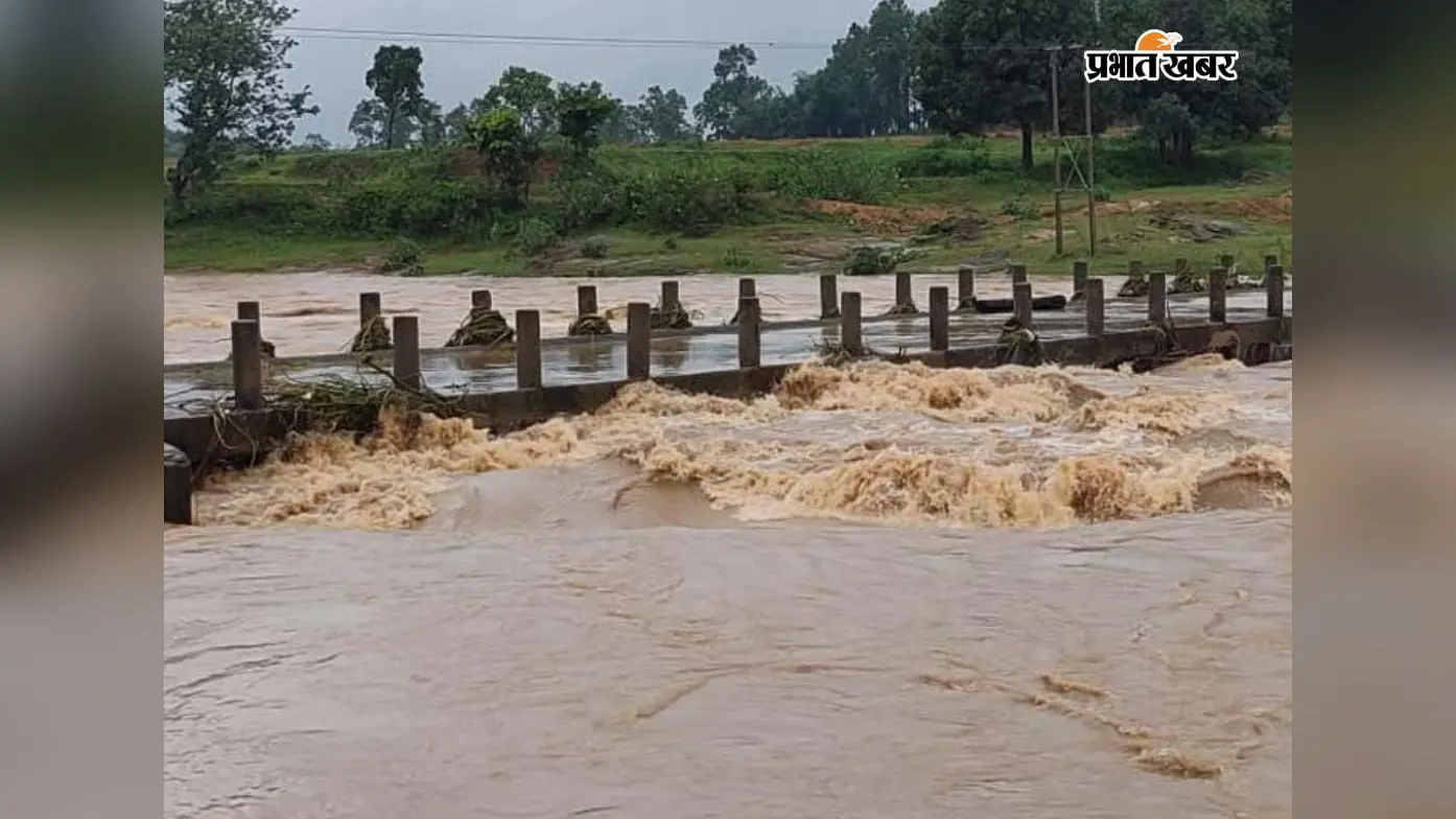 सावन की झमाझम बारिश से जामताड़ा जलमग्न, सड़कों पर जमा पानी ; लोगों की बढ़ी परेशानी
