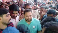 आप चलिए, हम लाठी खाने के लिए भी तैयार हैं’, गर्दनीबाग धरनास्थल पर तेजस्वी का अभ्यर्थियों से आह्वान