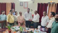 बीएड विभाग में नए सहायक प्राध्यापक ने संभाला पदभार, पौधा देकर किया स्वागत