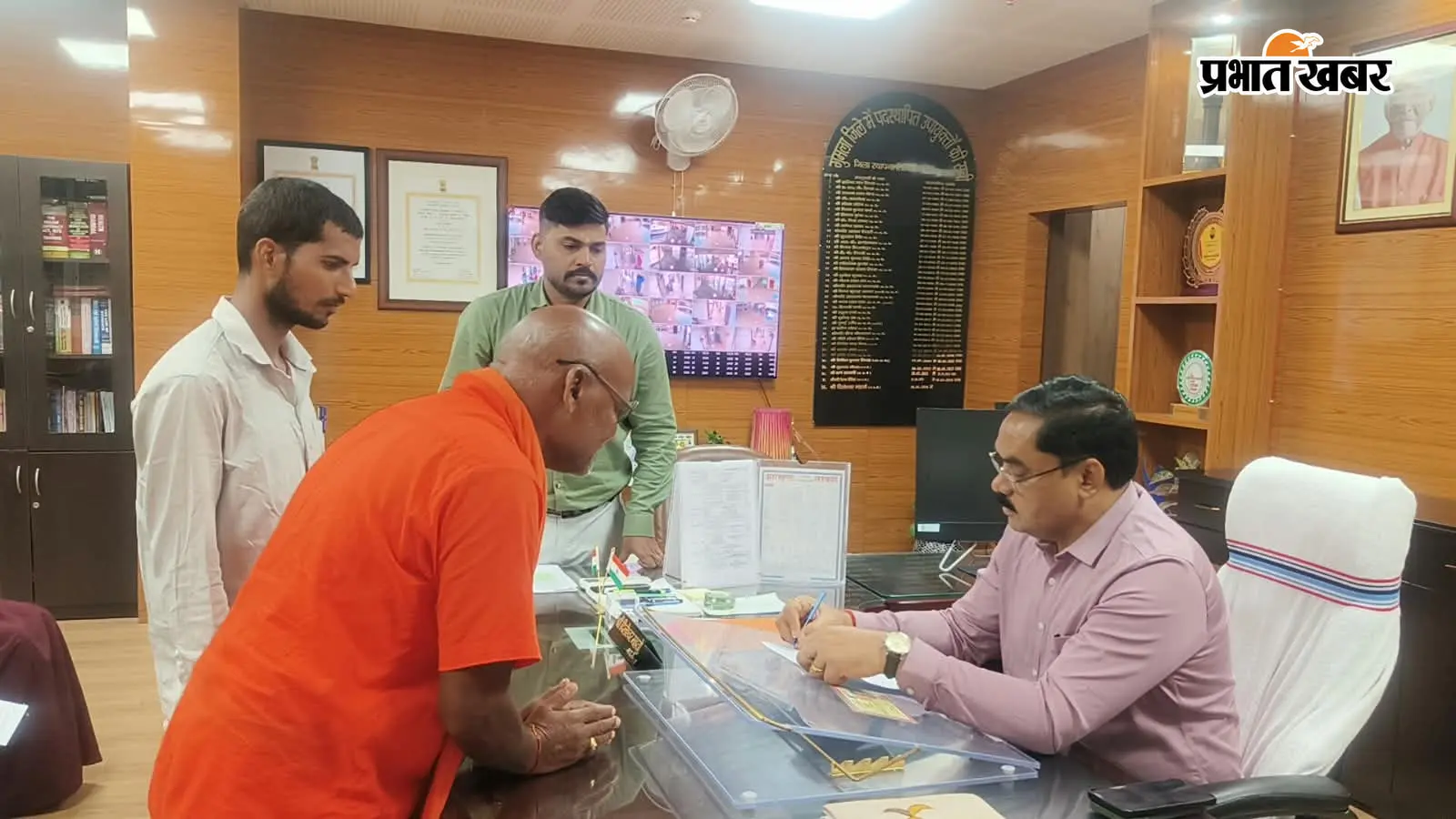 गुमला में जनता की शिकायतों पर डीसी का एक्शन, जमीन विवाद से लेकर नौकरी-शौचालय तक के मामले पहुंचे