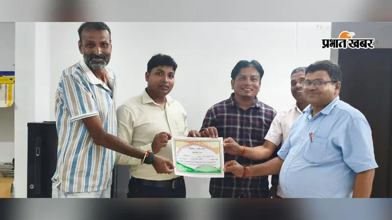 सरकारी काम में दिखाया दम, जयनगर के 3 कर्मियों को मिला उत्कृष्ट कार्य का सम्मान