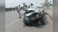 कैमूर में जीटी रोड पर खड़े दुर्घटनाग्रस्त वाहन बने खतरा, कुल्हड़िया मोड़ पर एक सप्ताह से खड़ा वाहन नहीं हटा