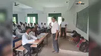 18 साल की उम्र पर वोट का अधिकार, बीडीओ ने छात्रों को मतदाता सूची में नाम दर्ज कराने को किया जागरूक
