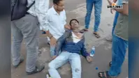 बाइक फिसलने से सड़क पर गिरा युवक, पिकअप की चपेट में आने से इलाज के दौरान मौत