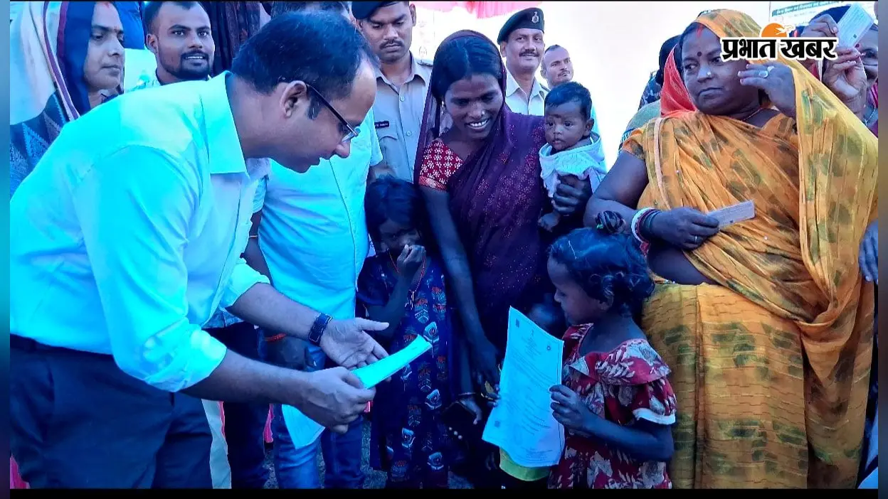 नवादा में ‘सहयोग शिविर’ से ग्रामीणों को एक जगह मिल रहा सरकारी योजनाओं का लाभ, 30 दिनों में होगा आवेदनों का निपटारा