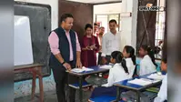 अचानक स्कूल पहुंचे गोपालगंज डीएम! धतिवना हाई स्कूल में खुद परखी पढ़ाई की गुणवत्ता, बच्चों से पूछे सवाल