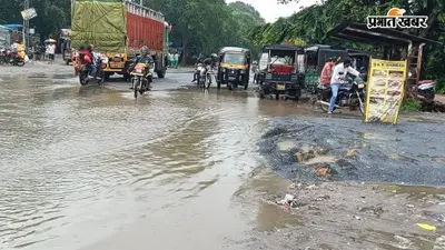 बारिश की बूंदें गिरते ही तालाब बन जाता है थाना मोड़ रोड, राहगीर-दुकानदार बेहाल