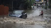 नदियां उफान पर, रेड अलर्ट : स्वर्णरेखा और खरकई खतरे के निशान से ऊपर, तटीय बस्तियों में घुसा पानी
