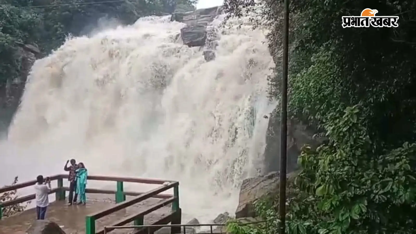 Jharkhand Tourism: हुंडरू-दशम से लोध फॉल तक, बारिश में घूमने से पहले जान लें ये जरूरी सावधानी, वरना बढ़ सकती है मुश्किल