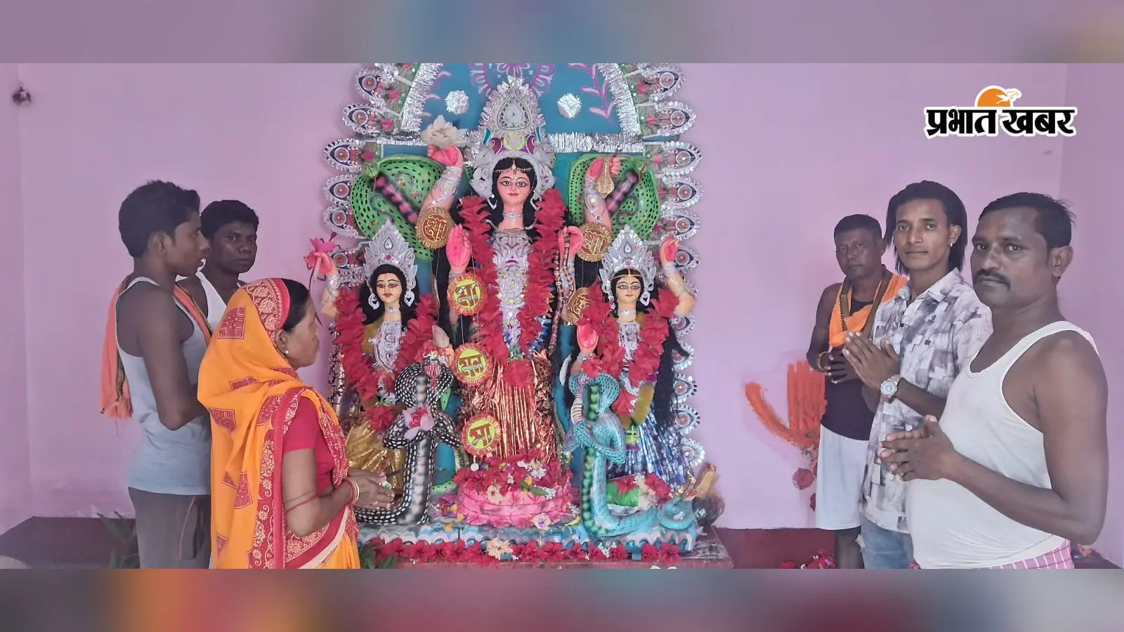 आस्था के रंग में रंगा चितरा, मनसा पूजा में उमड़ी श्रद्धालुओं की भीड़